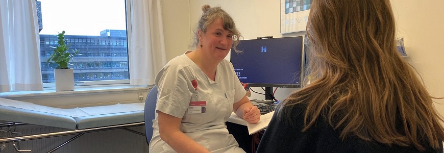 Sygeplejerske og patient