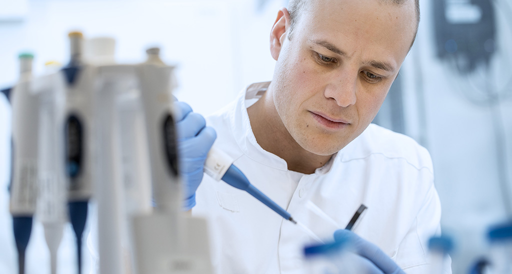 Doctor working in laboratory